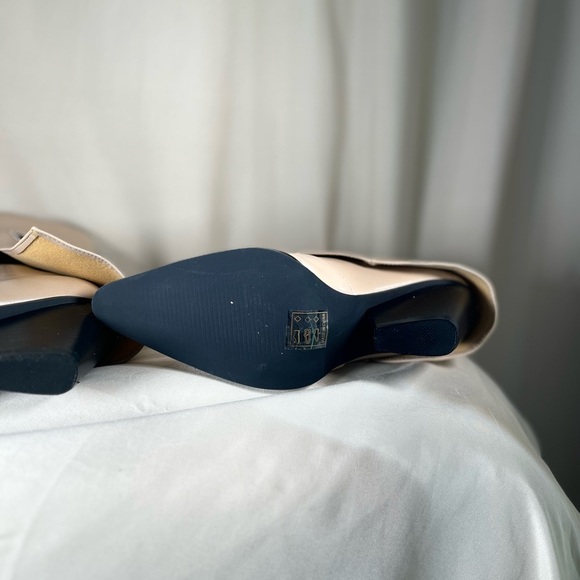 NWOT Western Cream Butterfly Embroidered Women's Boots - Picture 8 of 11